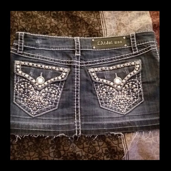 SOLD....LA IDOL size M GUC - Picture 2 of 3